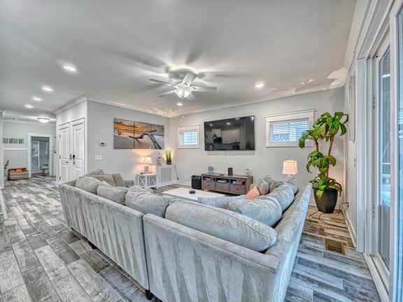 121 Sandcastle Court